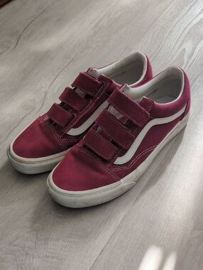 Vans Kids Velcro Sneakers in Berry and White